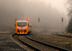 Zug-im-Nebel-von-Christoph-Oertel